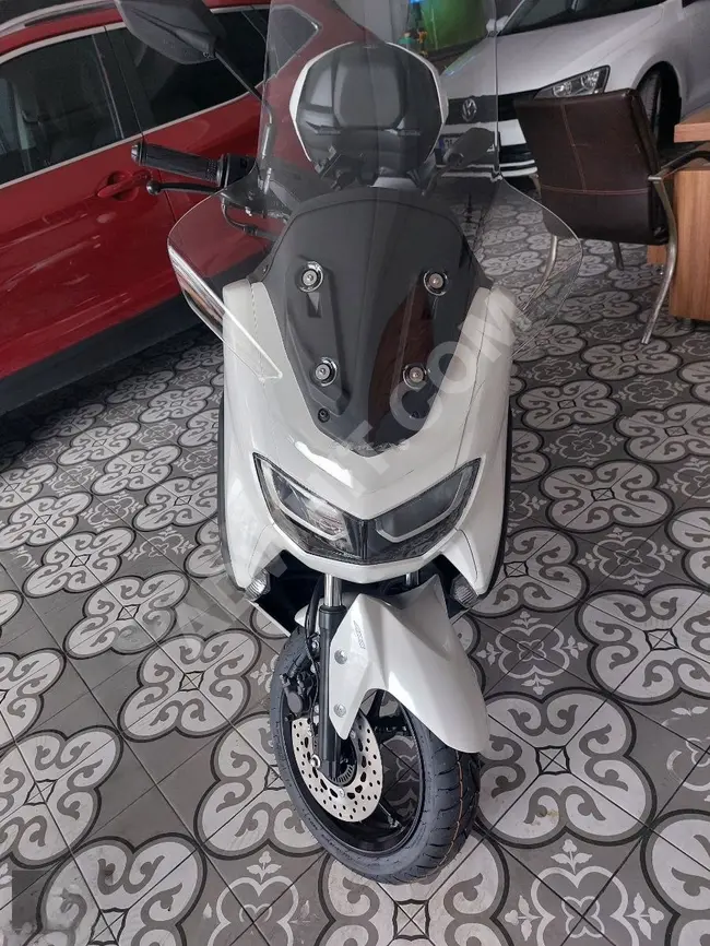 دراجة نارية YAMAHA N MAX موديل 2023 - كاملة الاكسسوارات في حالة الجديد