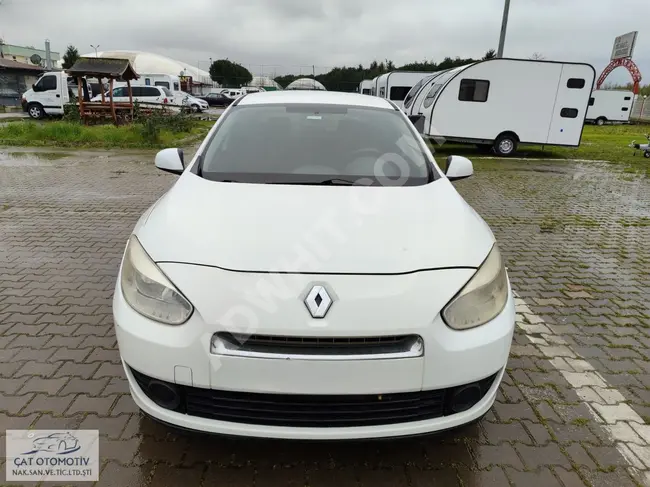 RENAULT FLUENCE EDC BUSINESS car, model 2012, with a distance of 279,000 km