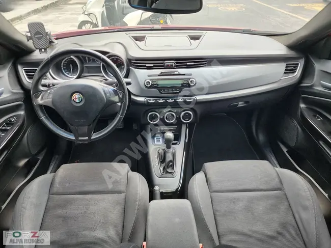 Alfa Romeo Giulietta موديل 2012  132,000 كم سقف زجاجي