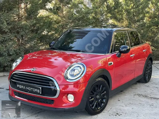 MINI COOPER car 1.5D model 2019 - 95 km distance, color "Red"