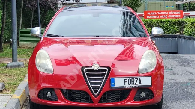 Alfa Romeo Giulietta موديل 2012  132,000 كم سقف زجاجي