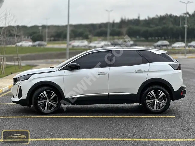 Peugeot 3008 car with 8000 km, no faults, glass roof, seat heating, safety package.