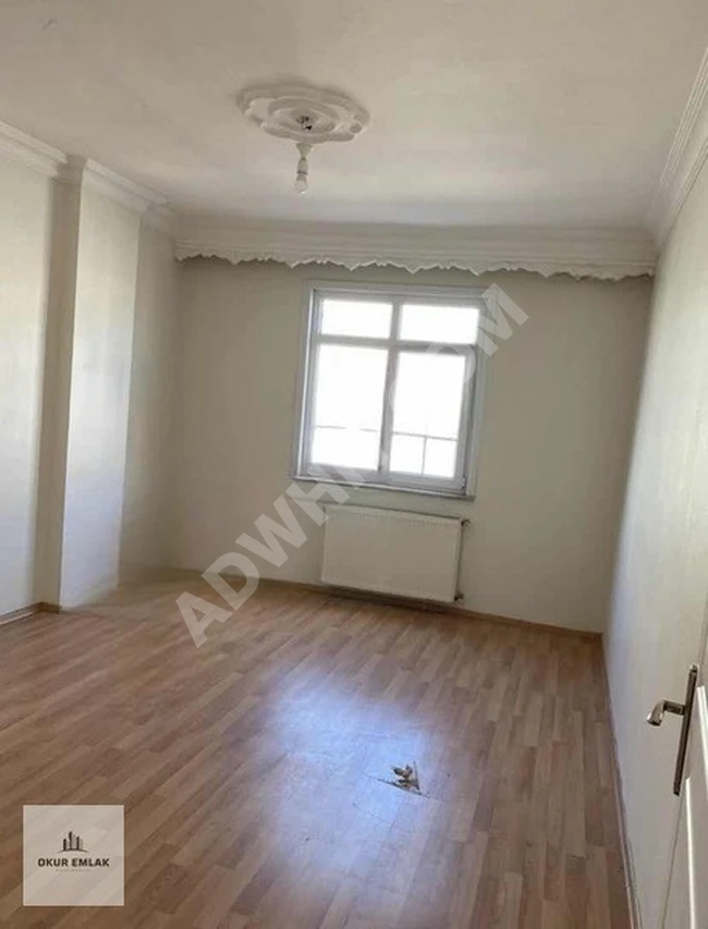 An apartment in the middle of the floor in an excellent location on the main street