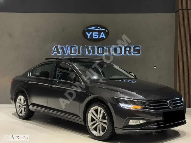 سيارة Volkswagen Passat موديل 2022 + سقف زجاج + بدون عيوب دون طلاء  + بمسافة 55 ألف كم + مرايا كهربائية + صيانة مراكز الخدمة