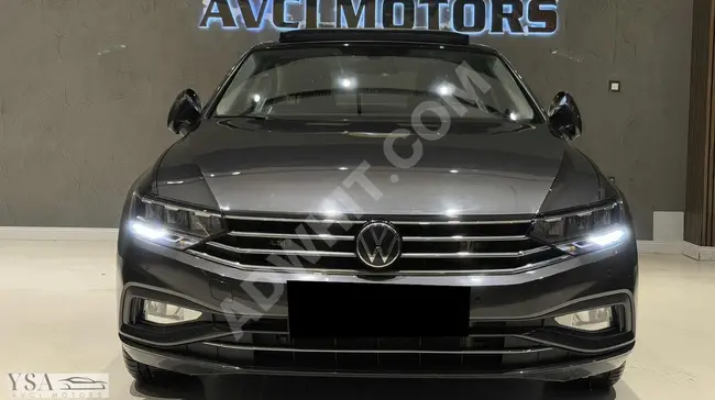 سيارة Volkswagen Passat موديل 2022 + سقف زجاج + بدون عيوب دون طلاء  + بمسافة 55 ألف كم + مرايا كهربائية + صيانة مراكز الخدمة