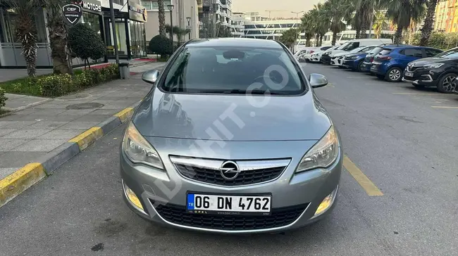 Opel Astra 1.3 CDTI ENJOY PLUS موديل 2012 بدون عيوب