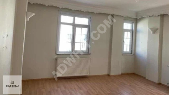 An apartment in the middle of the floor in an excellent location on the main street