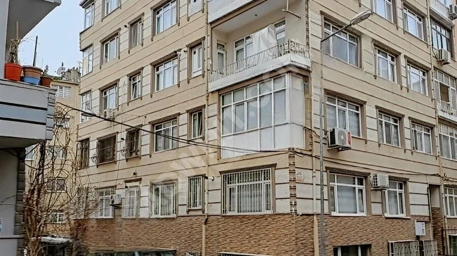 2+1 apartment, middle floor, 90 square meters in Fatih Çapa near Odabaşı Mosque.