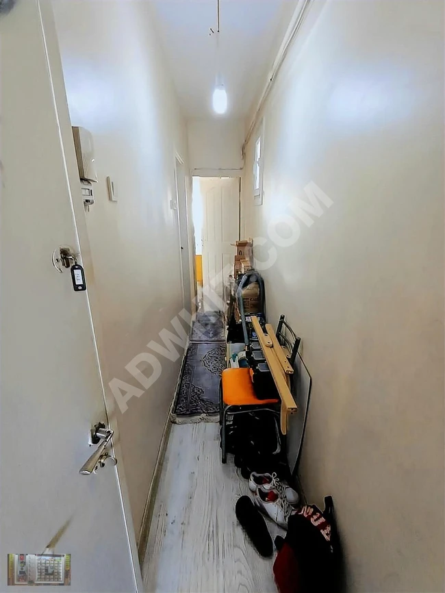 1+1 apartment on the third floor, partially furnished, in Fatih Findikzade Mollagurani.