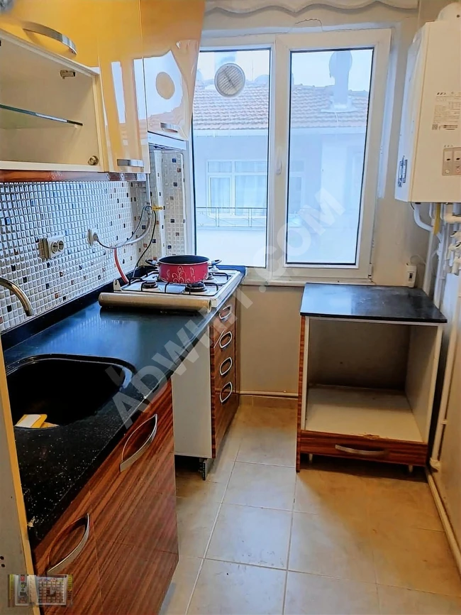 2+1 apartment, middle floor, 90 square meters in Fatih Çapa near Odabaşı Mosque.