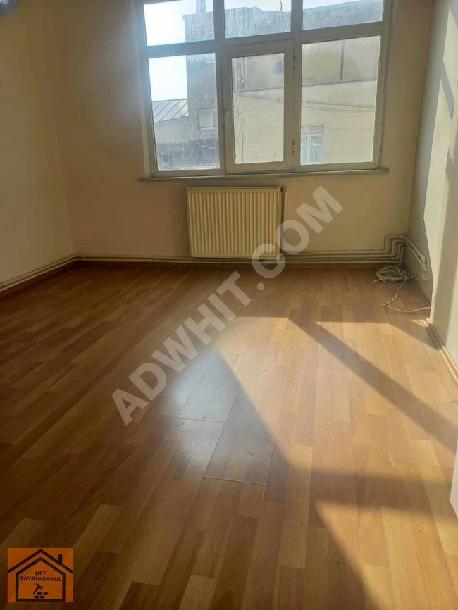 2+1 apartment for rent with a balcony and no additional fees, in the Fatih district by NET EMLAK.