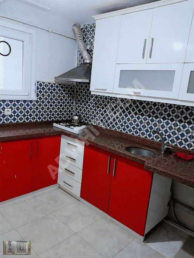 Apartment for rent 2+1 on the third floor in Fatih Çapa Seyyidömer. Well-maintained apartment.