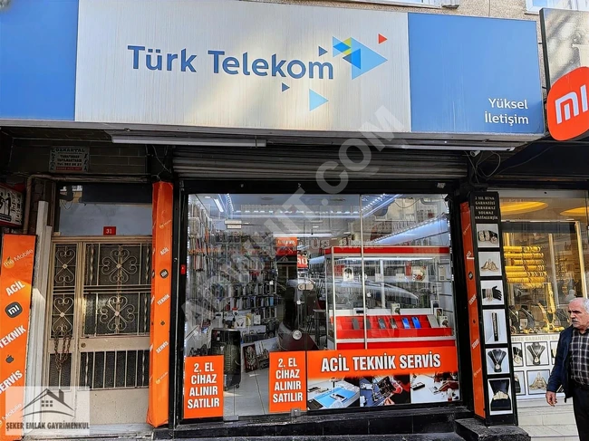 Mobile phone store for transfer on a busy street.