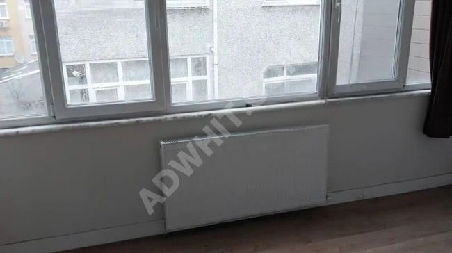 Apartment for rent 2+1 on the third floor in Fatih Çapa Seyyidömer. Well-maintained apartment.