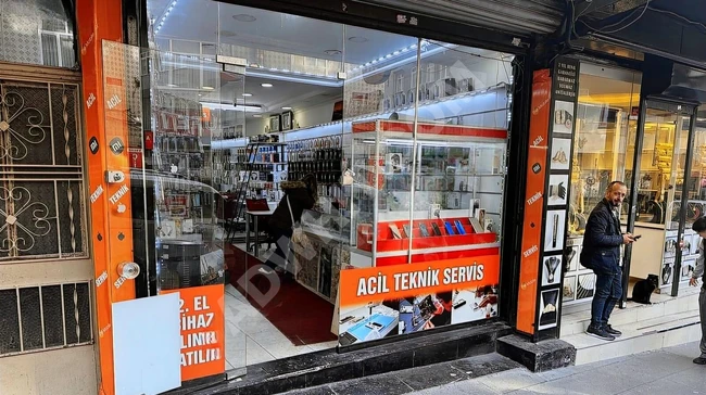 Mobile phone store for transfer on a busy street.