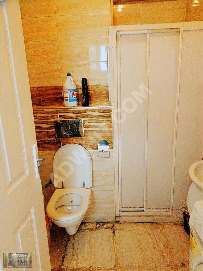 1+1 apartment on the third floor, partially furnished, in Fatih Findikzade Mollagurani.