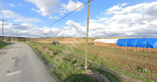 Land for sale with a great street frontage next to the village of ÇİLİNGİR in ARNAVUTKÖY