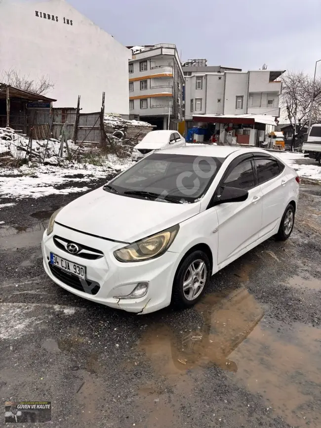 Hyundai Accent Blue - Half of the amount is paid in cash and the rest is financed over 12 months through our company's bonds.