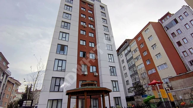 New apartment on the middle floor of the BUTİK complex with independent parking and very close to the metro.