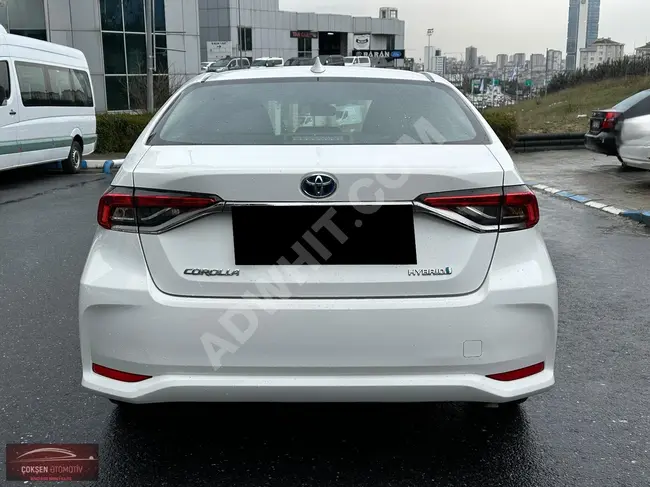 COROLLA 1.8 HYBRID E-CVT car, model 2022 - defect-free with a distance of 120,000 km