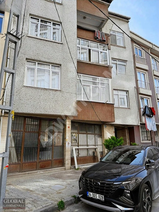 A spacious commercial store with an area of 150 square meters in KAĞITHANE GÜRSEL, with direct entrance and suitable for use.