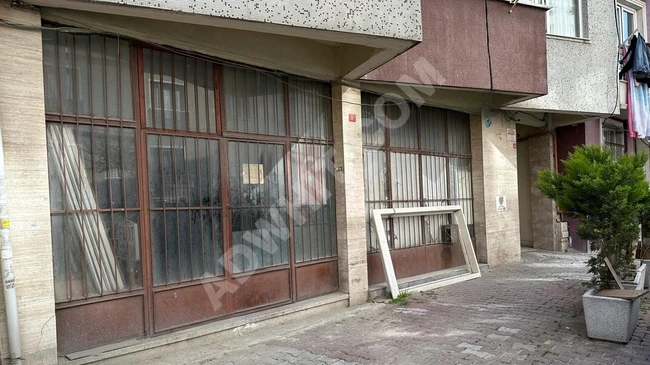 A spacious commercial store with an area of 150 square meters in KAĞITHANE GÜRSEL, with direct entrance and suitable for use.