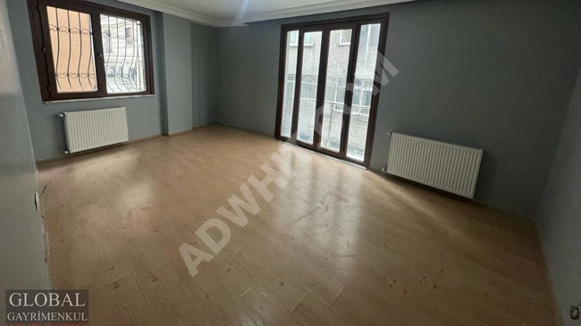 2+1 apartment with a separate kitchen on a middle floor, private property, behind Trump in Mecidiyeköy