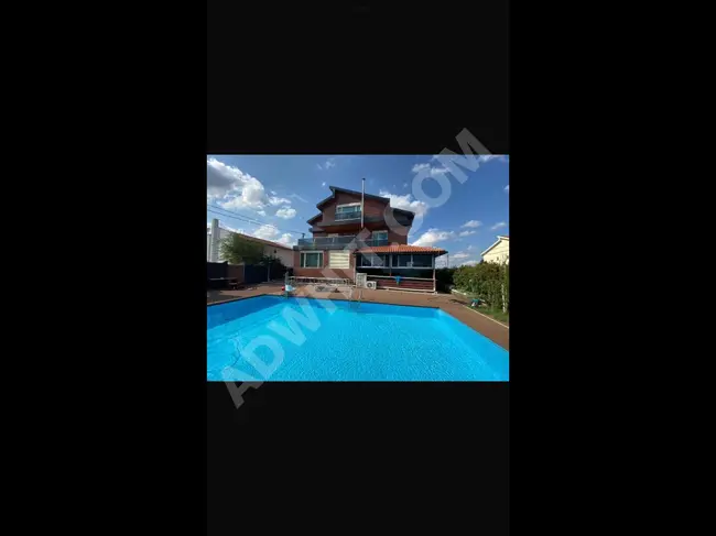 Villa for sale 7+1 with a pool and sea view in Silivri Sancaktepe