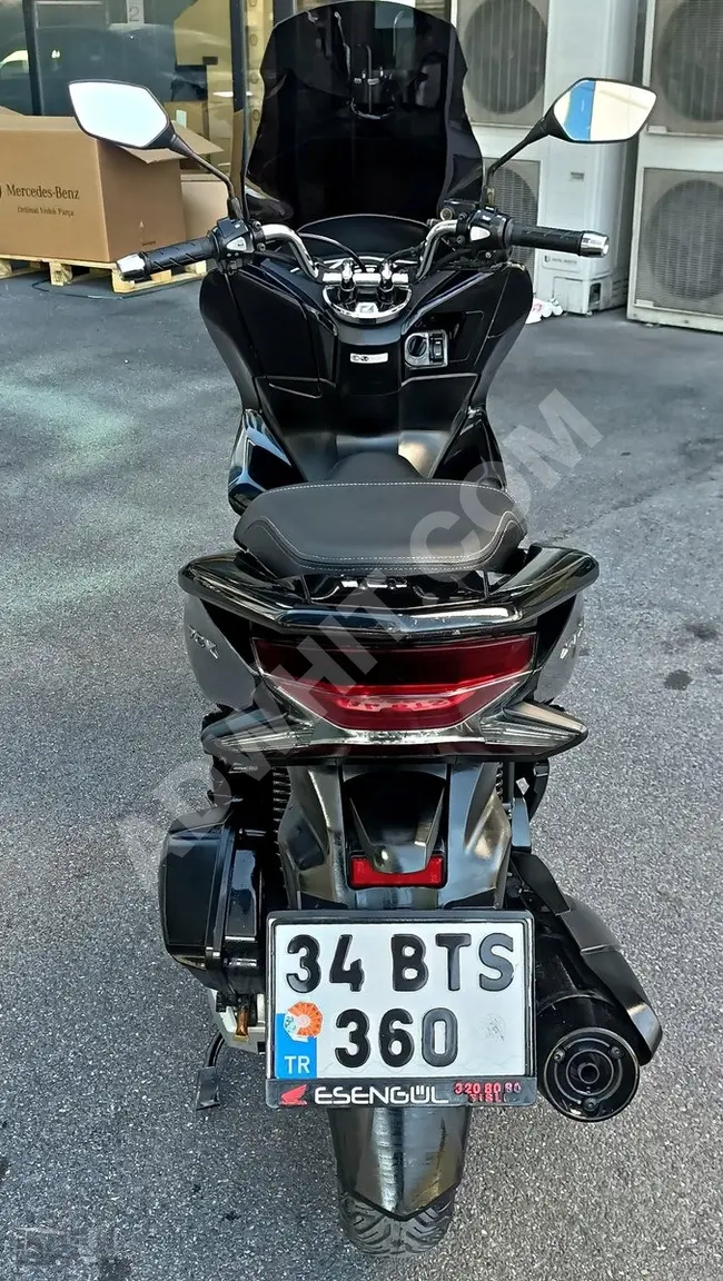 Honda PCX125 motorcycle, 2018 model, no accidents, no traffic record, installment available with credit card, iPhone exchange possible.