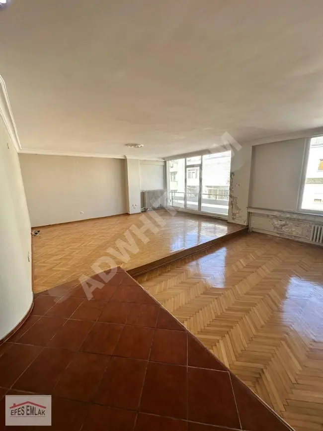 Apartment for sale 3+1 with a size of 220 square meters, in the heart of MODA with an elevator, parking space and sea view.