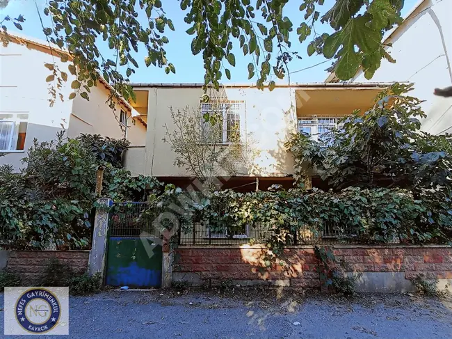 A detached house with a net area of 224 square meters, consisting of two floors and a garden.