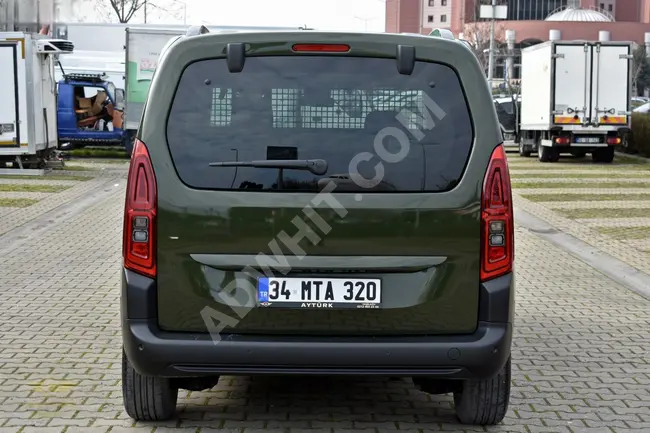 Minivan BERLINGO 1.5 BLUEHDI PLUS model 2025 with a distance of 1,700 km, like new.