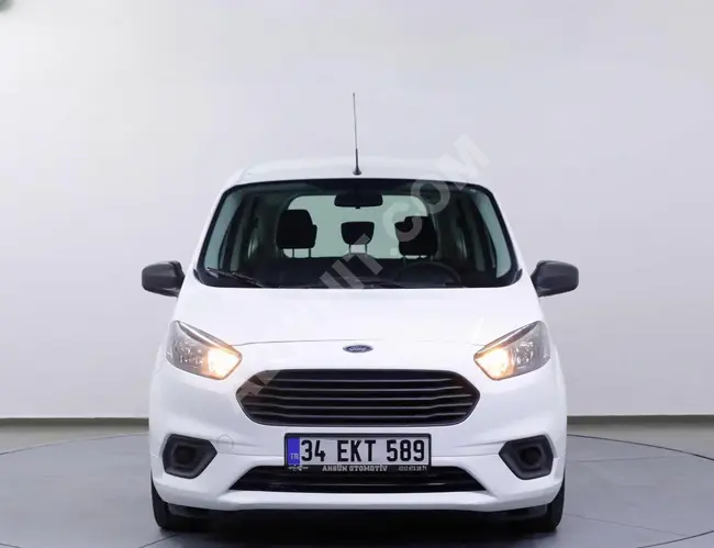 ميني فان Ford Tourneo Courier موديل 2021 بمسافة 55,000 كم سيارة خاصة صيانة من الوكالة