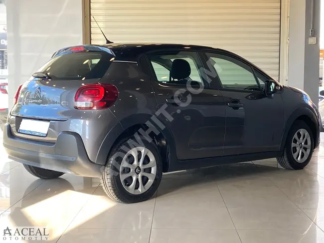 CITROEN C3 1.2PURETECH LIVE model 2020 - with original two-tone colors.