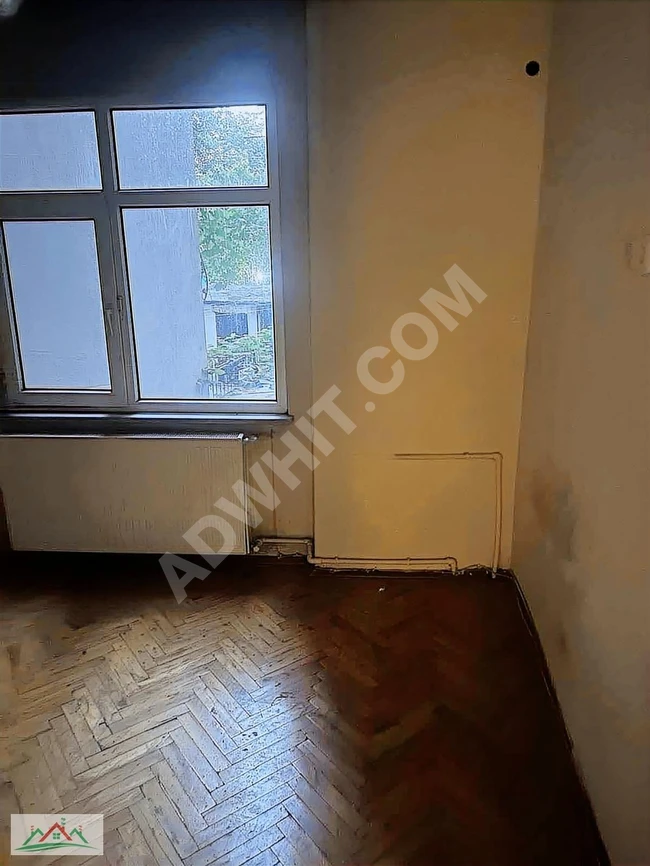 Apartment for sale, elevated ground floor, 2+1, with an area of 60 square meters, rented in Kocamustafapaşa Silivrikapı.