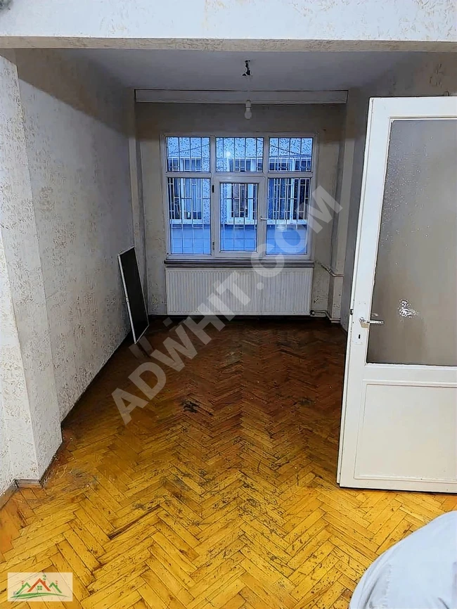 Apartment for sale, elevated ground floor, 2+1, with an area of 60 square meters, rented in Kocamustafapaşa Silivrikapı.