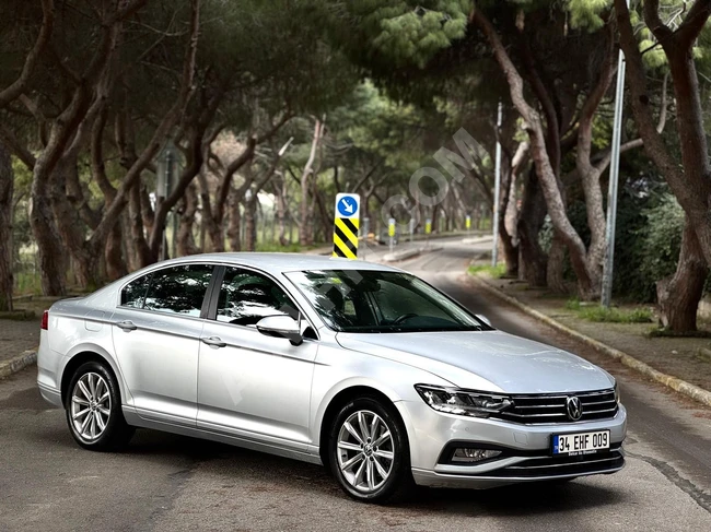 سيارة PASSAT 1.5 TSI موديل 2021 بمسافة 72 ألف كم بشعار جديد ومعاد تصميمه