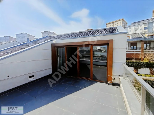 Spacious villa for sale inside a complex, 7+2 in the center of BEYLİKDÜZÜ.