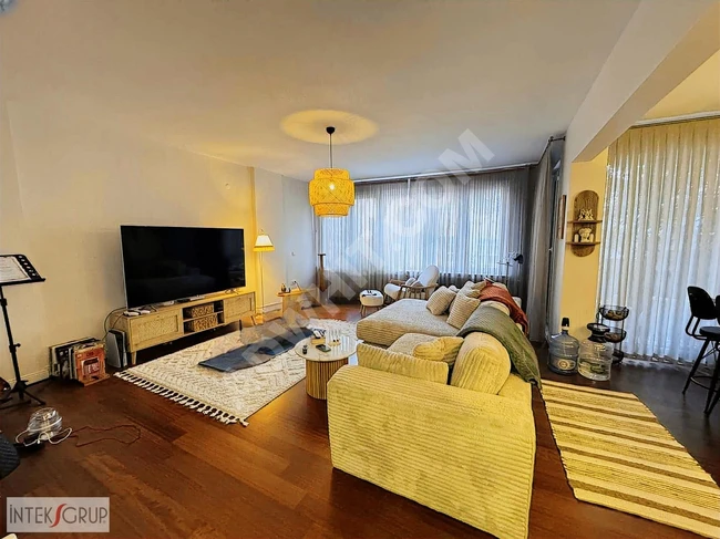 3+1 apartment with a special architectural design, newly renovated, in KADIKÖY MODA, SIVASTOPOL.