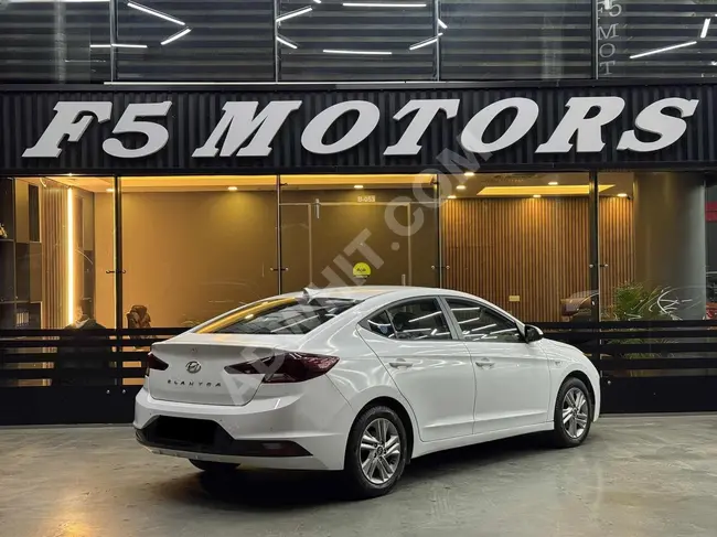 ELANTRA STYLE PLUS Car Model 2019 - Rear View - Apple CarPlay