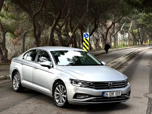 سيارة PASSAT 1.5 TSI موديل 2021 بمسافة 72 ألف كم بشعار جديد ومعاد تصميمه