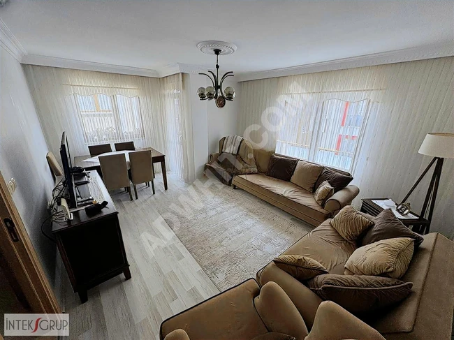 2+1 apartment for sale in SİTE neighborhood without additional costs and eligible for housing.