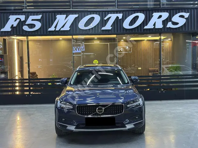 F5 MOTORS'TAN 2023 VOLVO V90 CROSS COUNTRY B5 PLUS BRIGHT