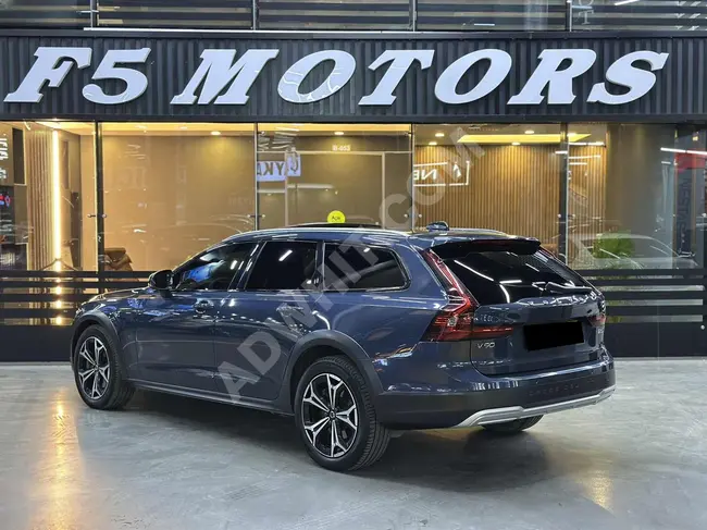 سيارة VOLVO V90 CROSS COUNTRY B5 PLUS BRIGHT موديل 2023