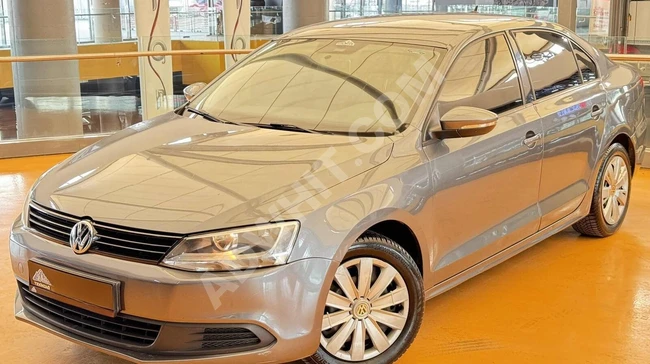 VOLKSWAGEN JETTA 2013 model automatic with a loan of 1.69 and bonds.