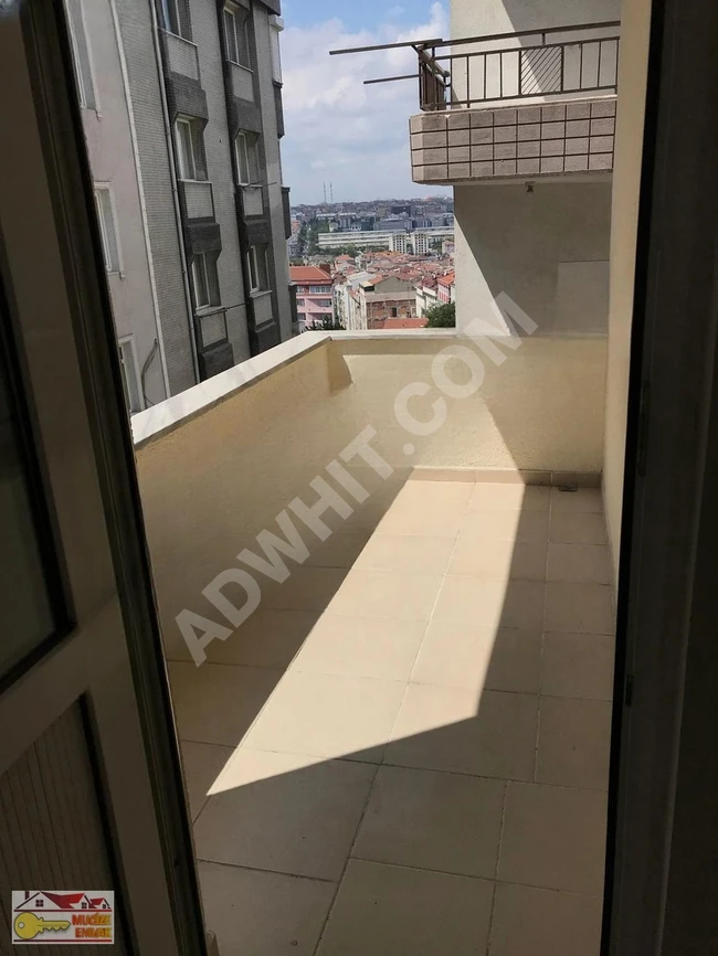 A 2+1 apartment on the third floor priced at 3,500,000 Turkish Liras in BAHÇELİEVLER at the BASIN complex.