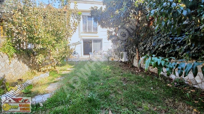 A villa with a garden consisting of 4 floors, 9 years old, 7+1 in BAKIRKÖY KARTALTEPE