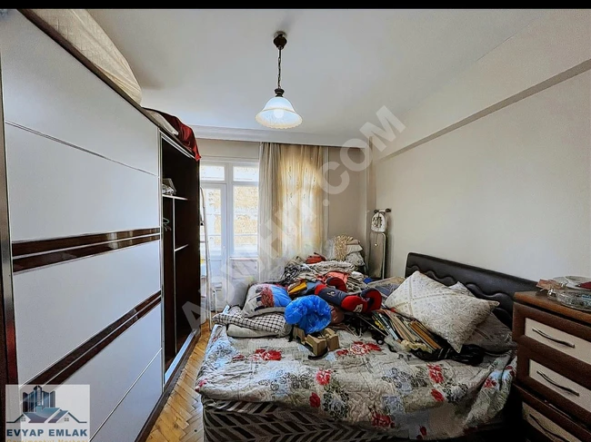 ASANSÖRLÜ 3+1 KÖŞE DAİRE AÇIK CEPHE 1993 YAPIMI