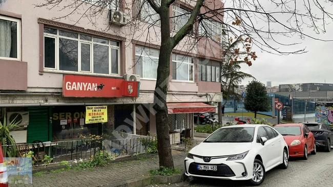 A store in front of the public transport in MERTER with an area of 25 square meters.