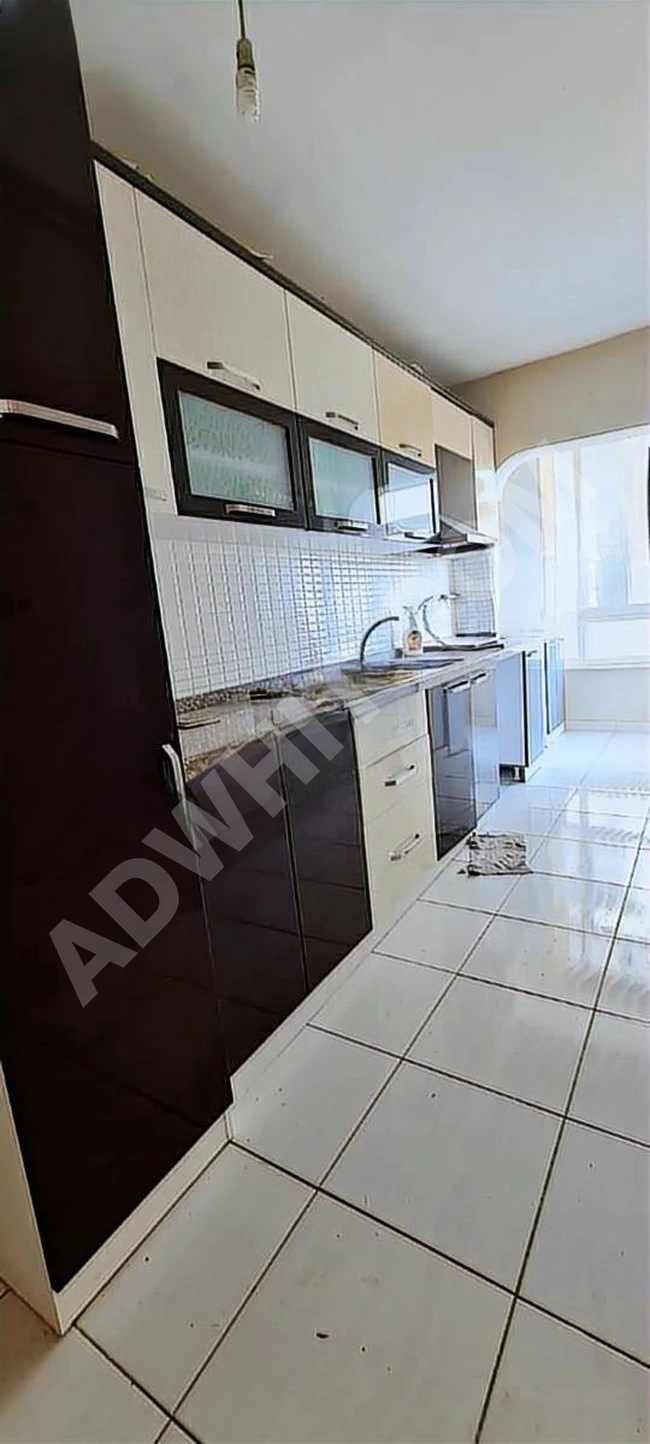 Apartment near the Metrobus in the heart of the market on the busiest street in Avcılar